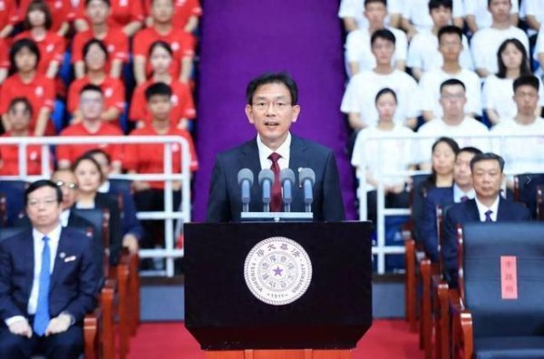 股天乐 清华等7所著名高校校长超燃开学典礼致辞，哪句最打动你？